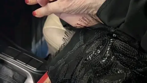 يا وداده بالغلاء في قربك عشنا في هناء ندعو ديما يالله معانا تبقى قريبه يا لميمه الطيبه 🤍🫶🏻. #نوما_المشاي🦅🔥 #شرعيه_والامور_طيبه_ياحاج✈🙃🎵💯 #هلها_من_قبل_يبال_دق_الطبل🤕🔥 #هلها_من_قبل_يبال_دق_الطبل🤕🔥❤️🦅 #المشاشيه_اسود_الجبل🔥❤️ #الجنوب #طرابلس #بنغازي  