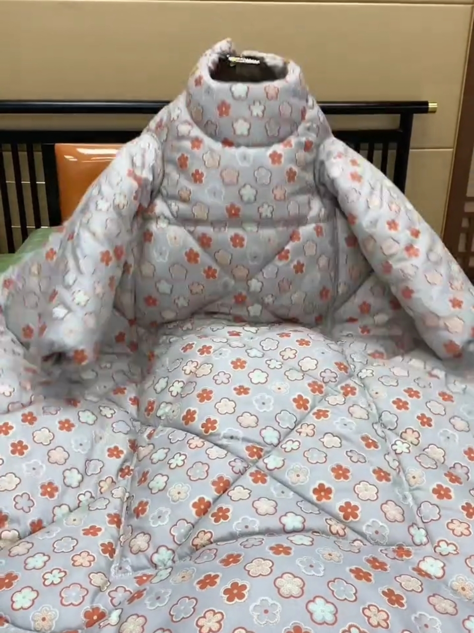 Get ready to cozy up this winter with our super comfy Lazy Quilt with Sleeves! ❄️✨ Ideal for keeping warm and snug while you’re on the move, this thick and portable blanket is an absolute essential. 🛋️💖 Grab yours now at nuvogadgets.com and wrap yourself in warmth! Your cold days just became a whole lot cozier! #CozyVibes #WinterEssentials #LazyQuilt #StayWarm #BlanketGoals #HomeComforts #SnuggleSeason #MustHave #Nuvogadgets #CozyUp  #WinterWarmth #ComfortInStyle