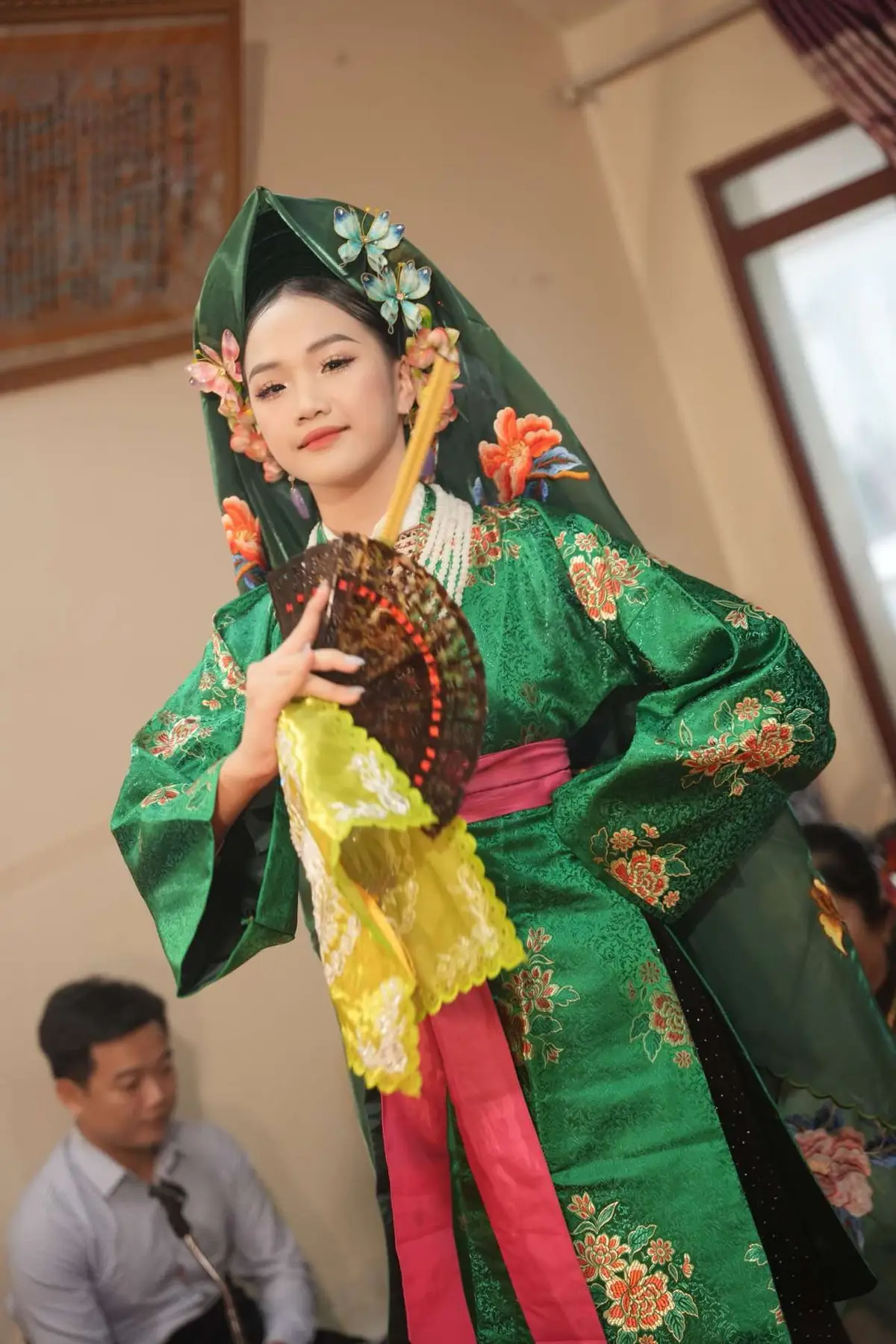 Non cao biển rộng lặng lẽ ngắm, Cảnh trời đất Tứ Phủ kết nhân duyên. Chúa Thượng ngự nơi trời xanh thẳm, Chúa Thoải về miền nước mát trong. Chúa Nhạc ngự non cao bồng bềnh khói, Chúa Địa phủ lòng sâu cứu nhân gian. #codongsau #tuphu #fypシ #xuhuong #dcgr 