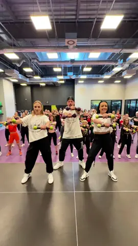 Zumba toning vibe ♥️🥰🎄🧑🏻‍🎄🥳 @Zumba Fitness  @Wiola Woźniak @Claudiu Gutu 😎🎁😇 Warsaw Dance Day 📍Poland  #zumba #zumbatoning #positivevibes #zincommunity 