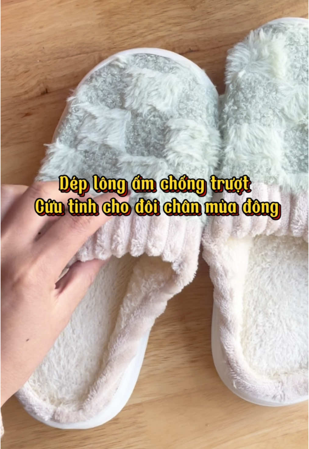 Đôi  dép danhf cho những ai hay bị chân lạnh? Đừng lo! Dép lông ấm chống trượt – cứu tinh cho đôi chân mùa đông❤️ #sothui #deplong #deplongditrongnha #giadungtienich