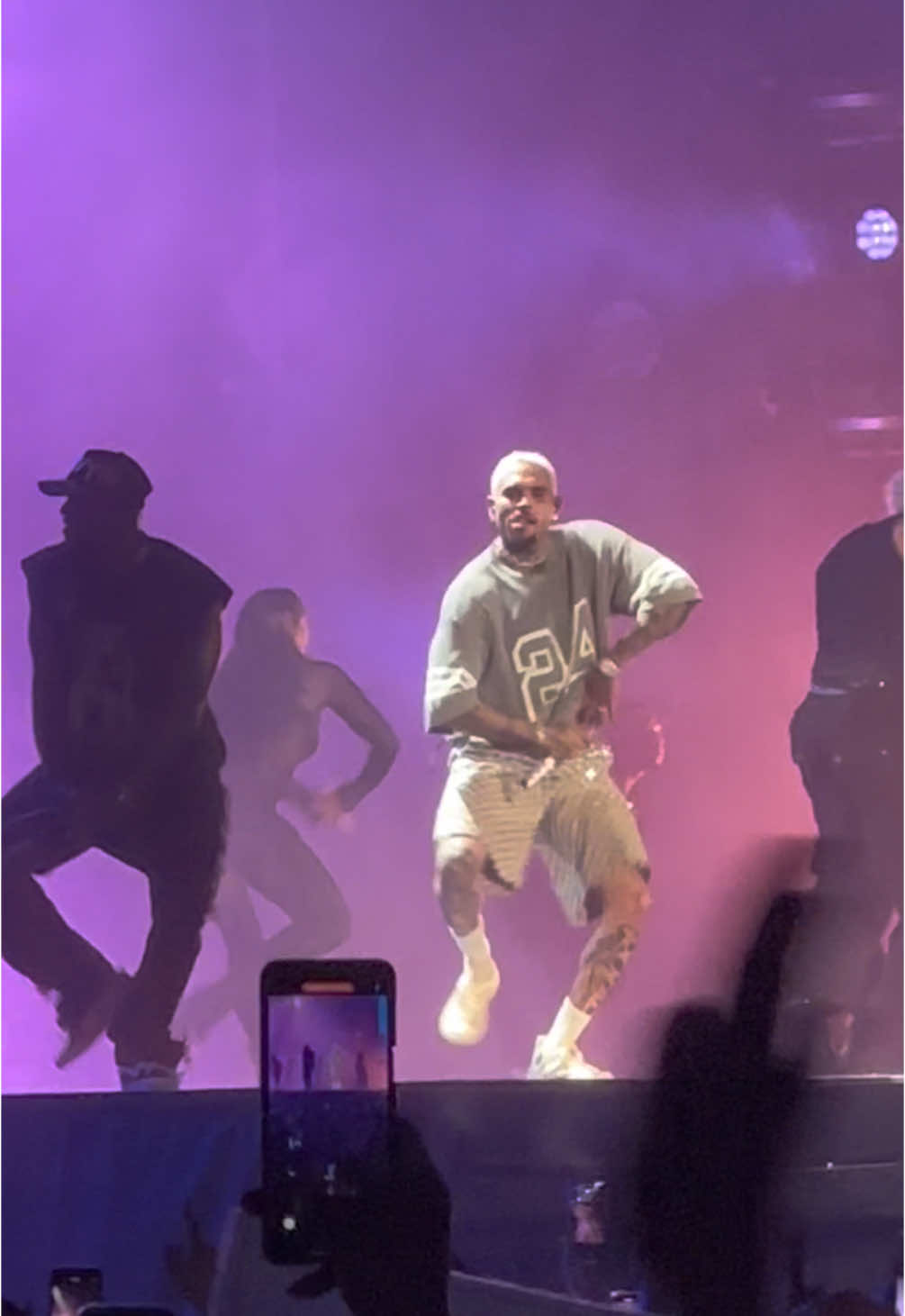 🕺😮‍💨 #yeahx3 #breezybowl #breezy #chrisbreezy #chrisbrown #southafrica #fnbstadium #fyp #foryoupage #concerts #live 