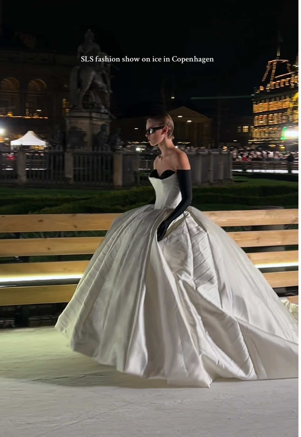 Last week’s fashion show on ice in Copenhagen by @SoerenLeSchmidt 🕴🏻. . . #copenhagenstyle #copenhagenfashion #fashiontiktok #fashionshow #iceshow #copenhagenlife 