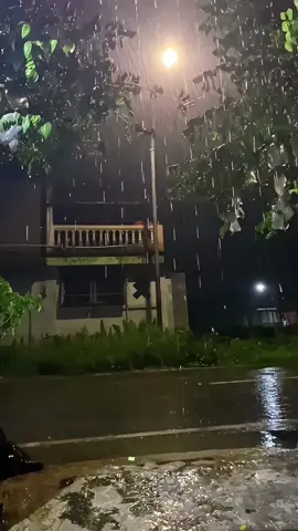 #xyzcba #hujan #kuduskotakretek #vibes #mentahanvideo #sorehujan🌧️🌧️#hujan🌧️ #malam 