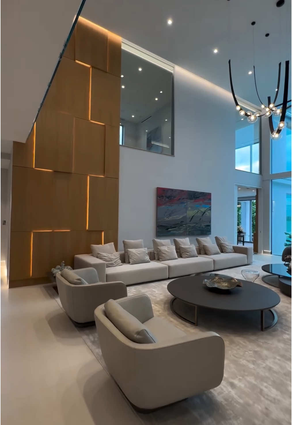 best luxury living experience 🥵 #luxurylife #luxuryhouse #dreamhouse #house #foryou #fyp #viral #viralvideo  (🔗 IG: @nick.arace)