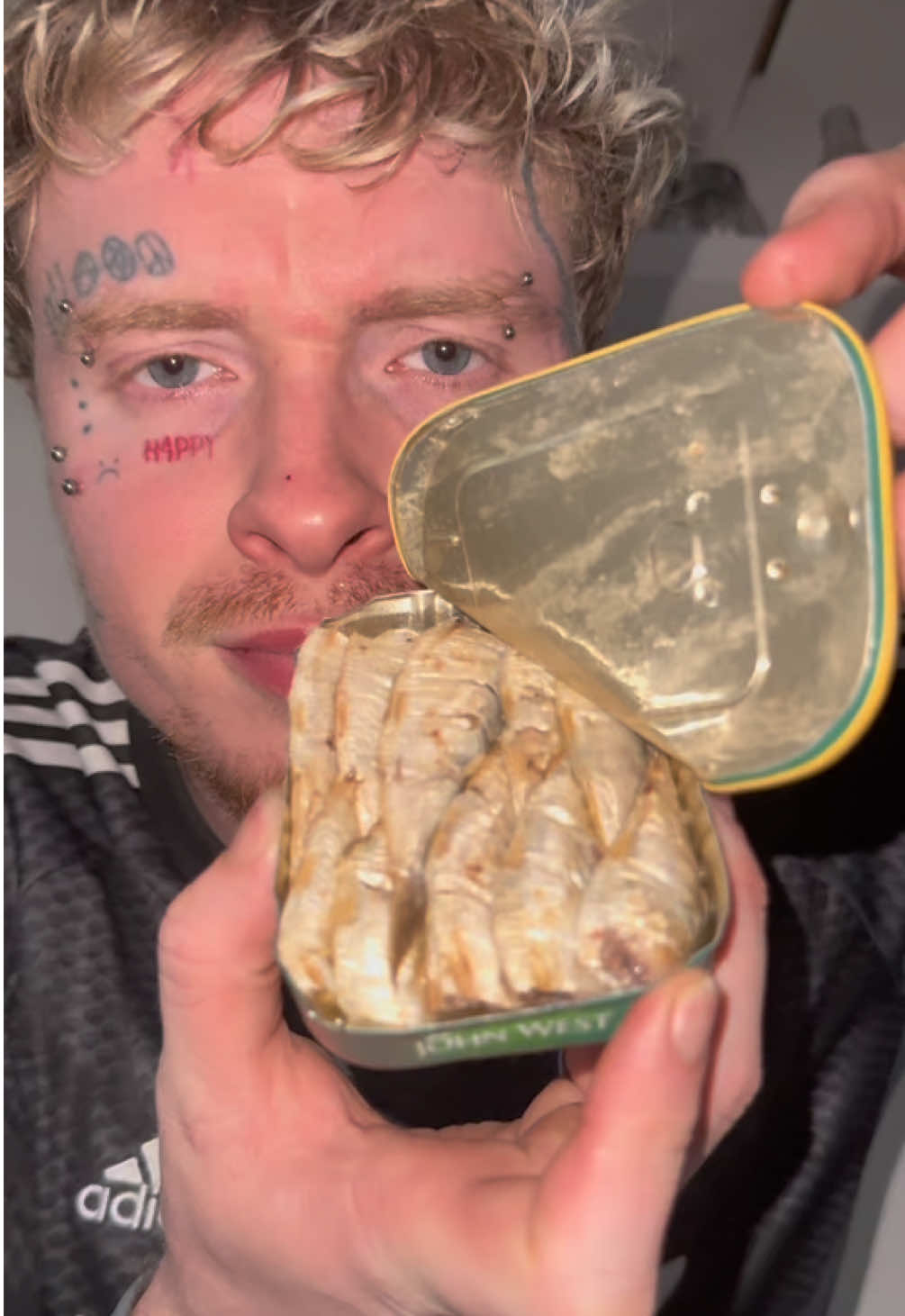 Cursed Cornershop: Sild Sandwich 🎣🥪🤢 #FoodTok #takeaway #cornershop #tinnedfish #Recipe 