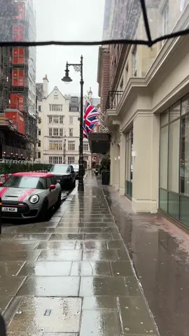 ولندن معي تعيشها برد ومطر 🇬🇧 #بريطانيا_لندنlondon🇬🇧🇬🇧 #viral #london #fypシ #اكسبلور #ترند #سفر #explore 