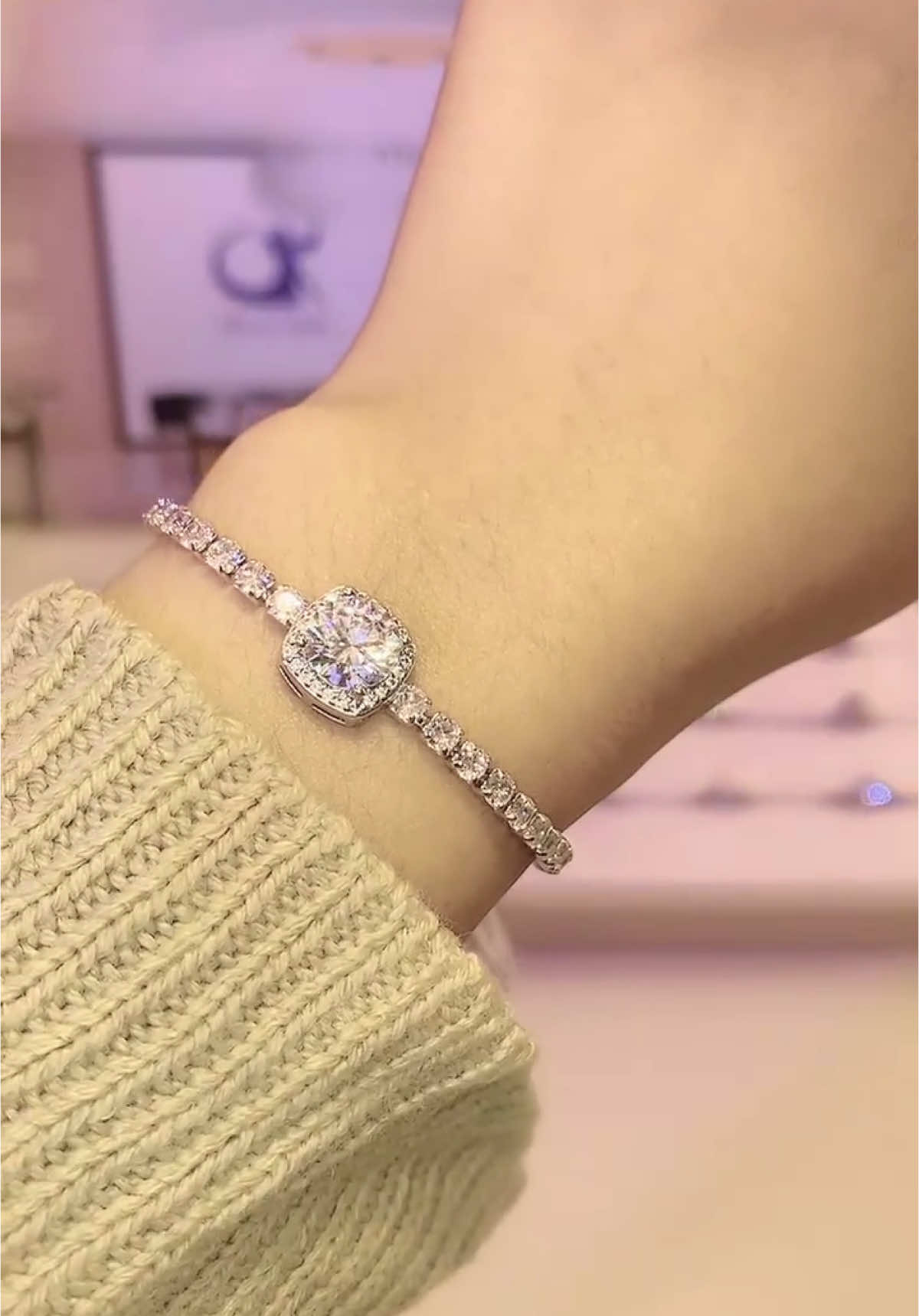 #LIVEhighlights #TikTokLIVE #LIVE #selasabergaya #moissanite #perhiasanmoissanite #gelangmoissanite 