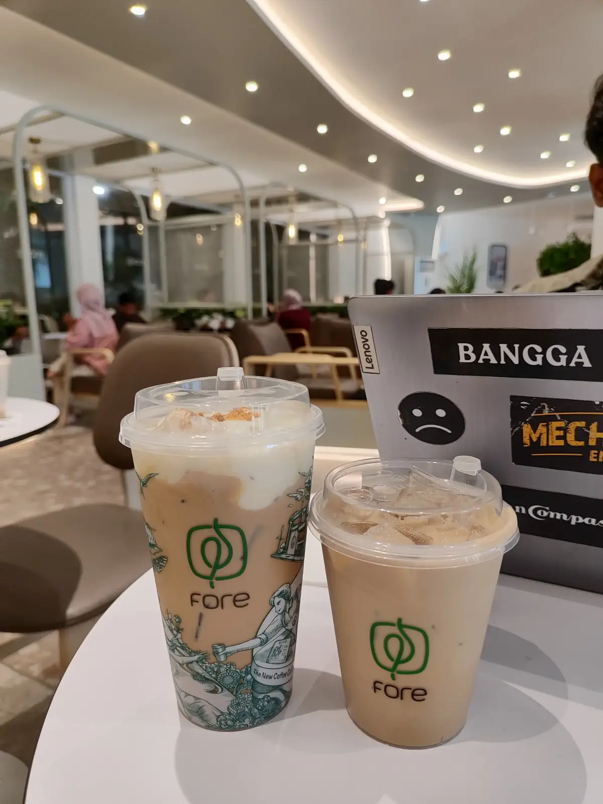 kalau bingung kemana pasti akan memilih ke fore dan pesen my fav🥇butterscotch sea salt🥇 slide terakhir bonus ajaa foto 😋👋 #forecoffee 