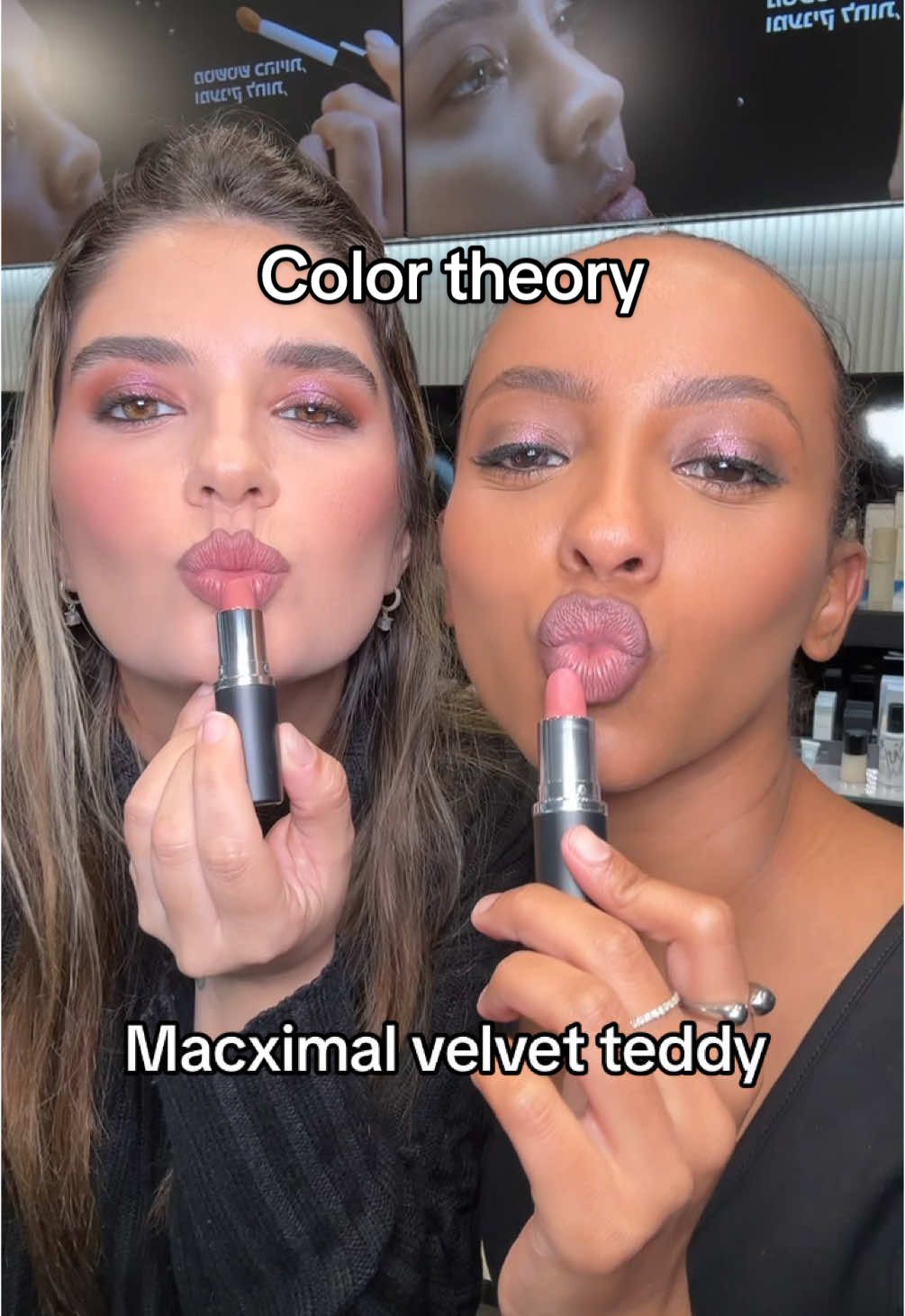 Color theory lipstick 💄  @orlin_osher_simkin  @maccosmetics  #colortheory #colortherymakeup #lipstickcolortheory #maccosmetics #velvetteddy 
