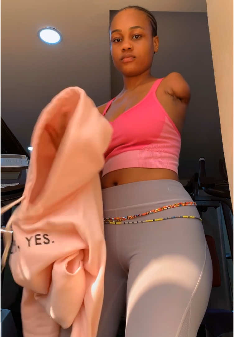 Lmao some of y’all are hilarious💀.. i wish i could show you all the many things i can do, but I’d rather you just get a mirror and there you go! Hope that answers majority of your questions 😭🫠💀😂 #gymfit #fyp #amputee #amputeelife #amputeegirl 