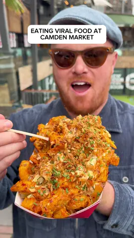 TRYING VIRAL FOOD AT CAMDEN MARKET  With a little help from my friends  @raybanmeta  #RayBanMeta  #Raybanmetapartner  #Camden #POV #camdenmarket #london #foodmarket #camdentown #londonfood #fyp