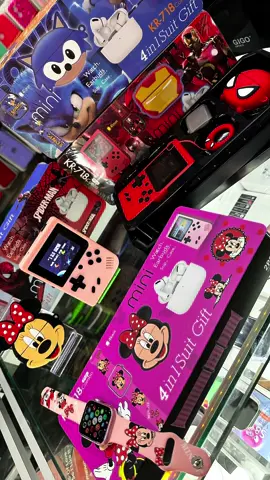 $185.000  🎮🎧✨ ¡El combo perfecto para Navidad! ✨🎧🎮 ¿Buscas el regalo ideal? 🎁 Te traigo este increíble combo: ✅ Consola Sub con más de 400 juegos, incluyendo tus favoritos como Mario Bros. 🕹️ ✅ Audífonos inalámbricos con protector y estuche de personajes como Spiderman, Ironman, Minnie o Sonic. 🎧 ✅ Reloj inteligente que recibe notificaciones y llamadas, con una imagen súper linda y manillas personalizadas de los mismos personajes. ⌚ 🔥 Todo esto en un solo combo, perfecto para sorprender esta Navidad. 🎄 ¡No te quedes sin el tuyo! 📩 Escríbeme ya para más info o para apartarlo antes de que se agote. 🚀 #RegalosDeNavidad #ConsolaSub #AudífonosBluetooth #RelojInteligente #Navidad2024 #ideasderegalos #combos #medellin #medellincolombia #envioscolombia #negocioreal 