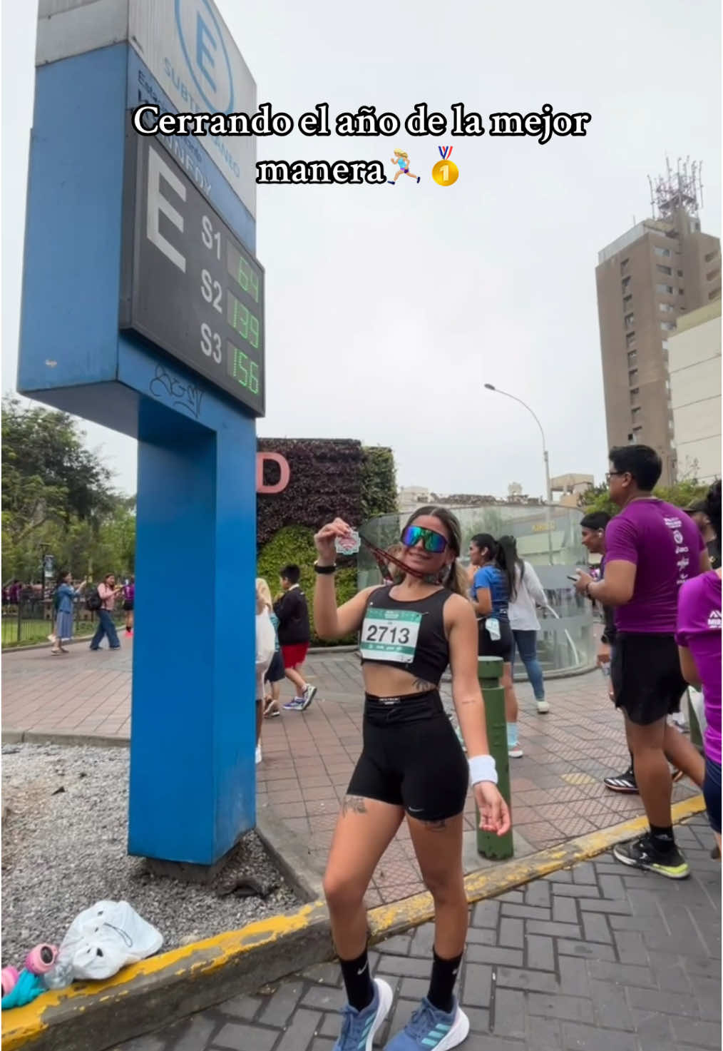 Cerrando el año con una linda carrera y una medalla más para la colección 🥇 #parati #Running #runner #miraflores #Fitness #8km #fyp #runners 
