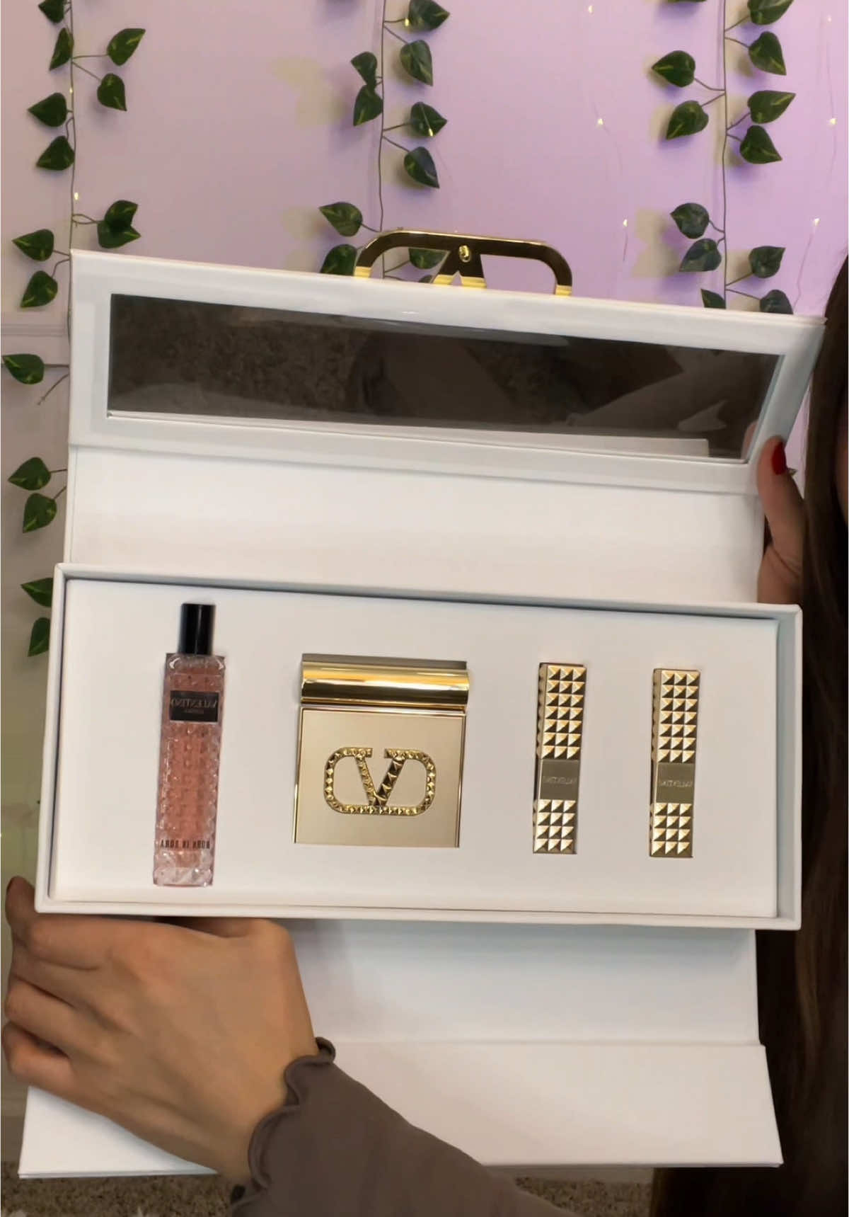 Unboxing this STUNNING package from @Valentino.Beauty 😍🤍🎄 Thank you so much for the beautiful gift valentino! I love this so much! The highlighter is absolutely stunning, and the lipstick lasted for HOURS not to mention its super buttery!🥰 Inside: • donna valentino born in roma perfume. • limited edition holiday blush and eyeshadow(put a spike on it).  • spike buttery matte lipstick(its valentino baby, put a spike on it).  #giftedbyvalentinobeauty #fyp #valentinobeautypartner #valentinobeauty #makeup #unboxing #perfume #scenttok #perfumetiktok 