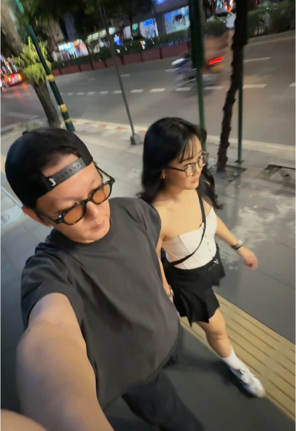 bkk streets like our runway 🚶🏻‍♂️#outfit #fyp #outfitinspo @ZUMING. 