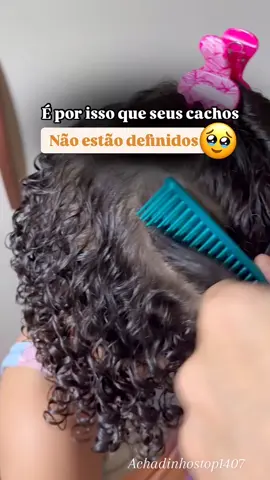 Pente Escova de Três Fileiras – o segredo para uma fitagem e finalização impecáveis! ✅ Definição Perfeita: Alinhe seus fios com praticidade. ✅ Cachos Mais Definidos: Ideal para todas as curvaturas. ✅ Qualidade Premium: Acessório essencial para sua rotina de beleza. ✨ Destaque seus cabelos e arrase todos os dias! Confira o link de compra no primeiro comentário  #penteescova #escovadetresfileiras #definiçõesdecachos #cabelosdefinidos #cachosdefinidos #cachosmaisdefinidos