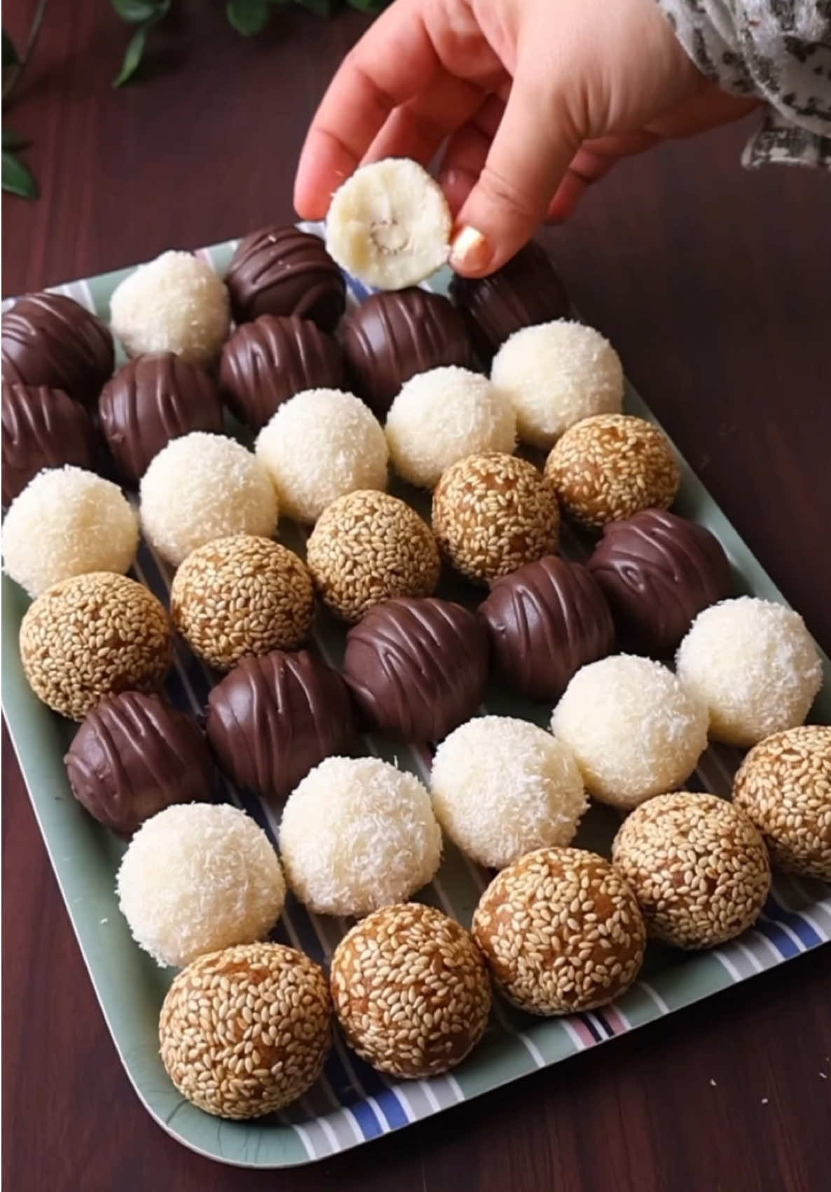 حلا السنه الجديدة بدون فرن وبدون بيض في ١٠ دقايق بس 👌 لذيذومش هتشبعوا اكل منه 😋##حلي_السنه_2025