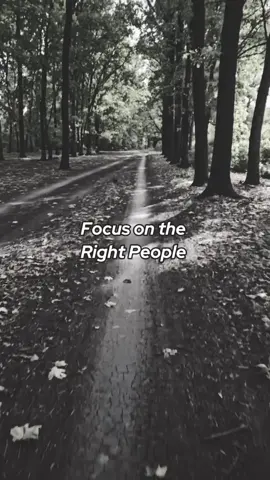 Focus on the right people in your life. #inspirationalvideos #inspirationalmessage #inspirationalquote #denzelwashington #motivationalmonday 