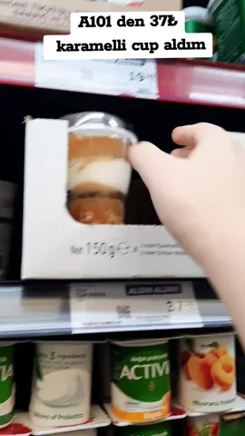 sefer usta özsüt karamelli cup pasta çıkarmış 🥳 ben a101 den 37₺ aldim💫 ♡öncelikle karameli acı bir karamel değildi gayet güzeldi. Beyaz kremanin kıvamıda tadi da çok güzeldi ara katlarda kekler yumusakti,en altta bisküvi parçaları yumusamisti onu sevmedim  genel olarak tadı gayet iyi ama bana şekeri fazla geldii ama bir daha görsem yine alırımm💖 Bu arada içinden kaşıkda çıkıyor dışarıda da rahatlıkla yiyebilirsinizzz reklam yoktur #ozsut #ozsutba101seferustaozsut ozsut #seferusta seferusta #a101 #a101herilçede #a101aktüelürünler #a101heri #a101çalışıyoruz a101 #karamel #karamelyapim #karamell karamel #karamelcup #karamelcustard #karamelcutie #karamel karamelcup #tatlı #tatlıtarifleri #tatlızamanı #tatlımuhendisi #tatlıtarifi tatlı #keşfet #keşfetteyizzz #keşfetbeniöneçıkar #keşfetteyiz #keşfetteyiz #keşfetedüş #keşfetalbeni #keşfetteyizz #keşfettt #keşfetedüş keşfet #benione #benionecikar #benionecikart #benioneçikart #benionecikartkesfet #benioneall #benionecikartt #benioneçikar benione #deneme #denemek #denemevideosu deneme