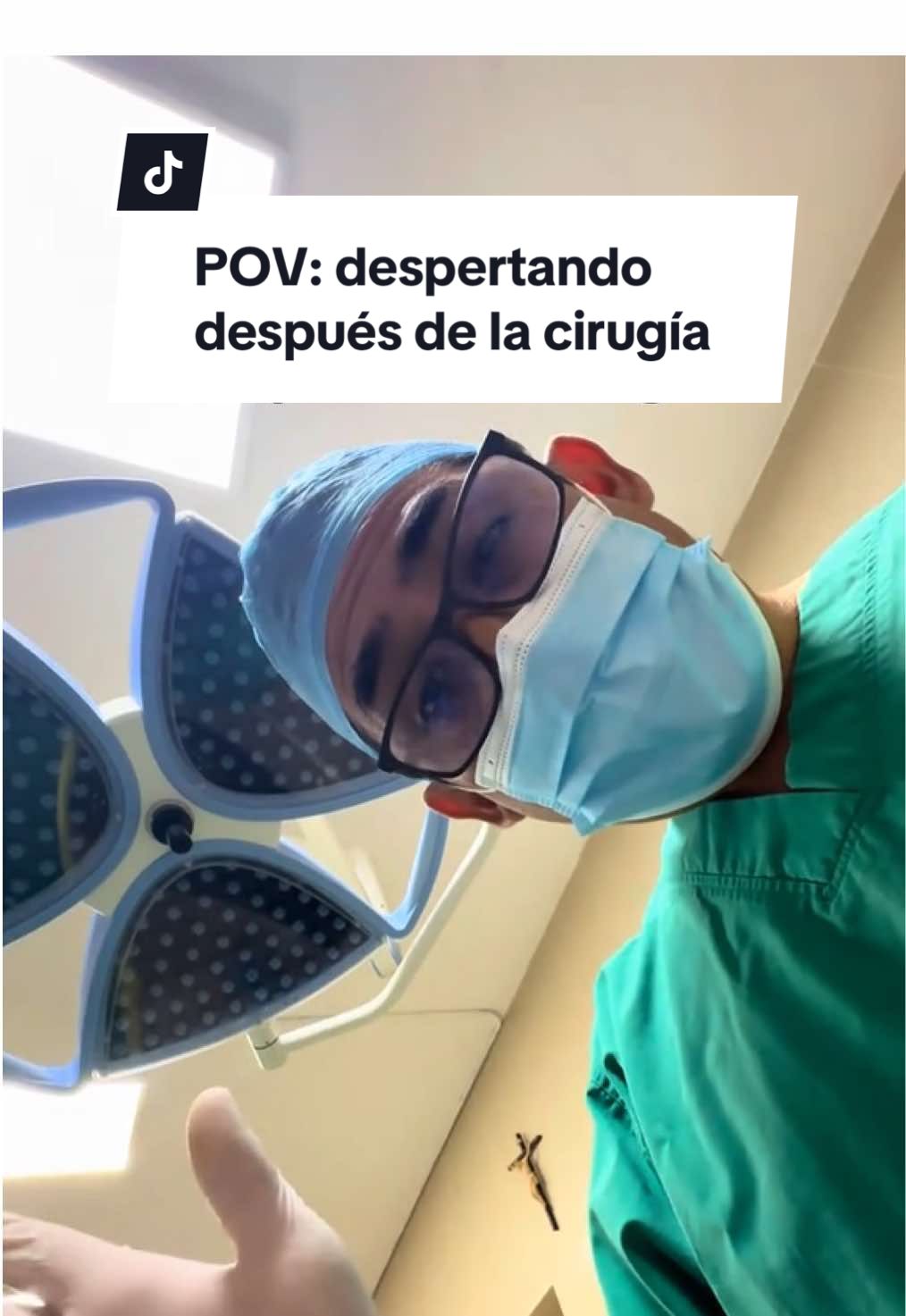 El Dr. Tovar despertando a mis pacientes de su anestesia general con mucho tacto y estilo 😎 | Ig: cirugiaplasticaminan  #anestesia #anestesiageneral #anestesiologo #drpedromiñan #cirujanoplastico #cirugiaplasticamiñan #postcirugia #pov #puntodevista #humor #despierta