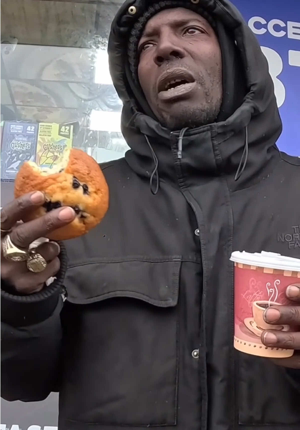 Handing out food to hungry people  . . Sometimes we just need alil help  . . #bekind #givingback #hope #helpeachother #hope #blessings #creatorsearchinsights 