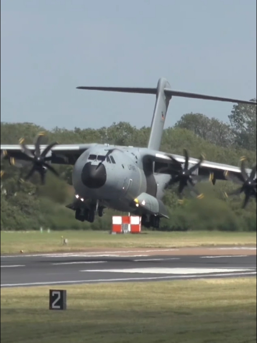 Airbus A400m Crosswind Landing! #SantJordi2024 #SantJordi2024 #video #viralvideos #parati #foryoupage❤️❤️ #airbus #avion 