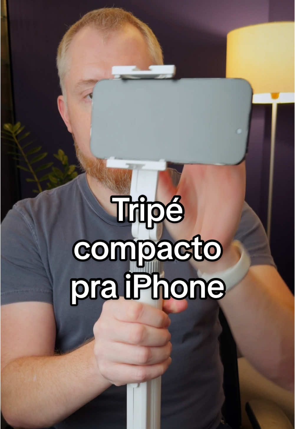 O melhor tripé compacto para iPhone 🤔 Hoje chegou o Ulanzi TT88 e acredito que ele vai ser meu tripé favorito a partir de agora. O grande diferencial dele é que combina várias coisas boas de outros modelos da @Ulanzi_Official (como MagSafe, controle remoto embutido, material de qualidade, compacto quando fechado, alto quando estendido) e adiciona a possibilidade de fazer capturas do tipo 