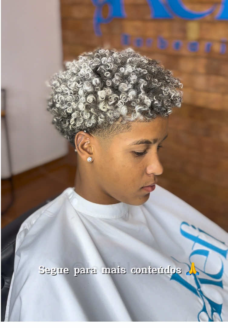 Parte 2 resultado ❄️👨🏽‍🦳#luzes #luzesplatinadas #cachos #crespo #CapCut 