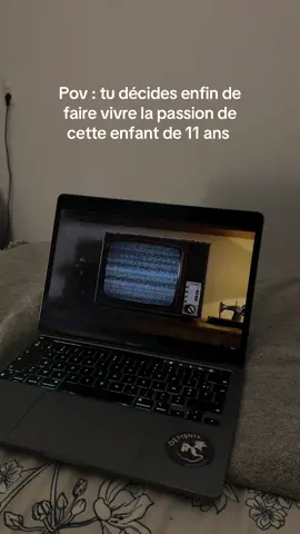 Ca m’a pris du temps mais me revoilà ! Merci à la fille qui a dit de ne pas avoir peur de poster son contenu 🫢🫶 Lien de ma premiere video en bio 📼 #youtubers #videoyoutube 