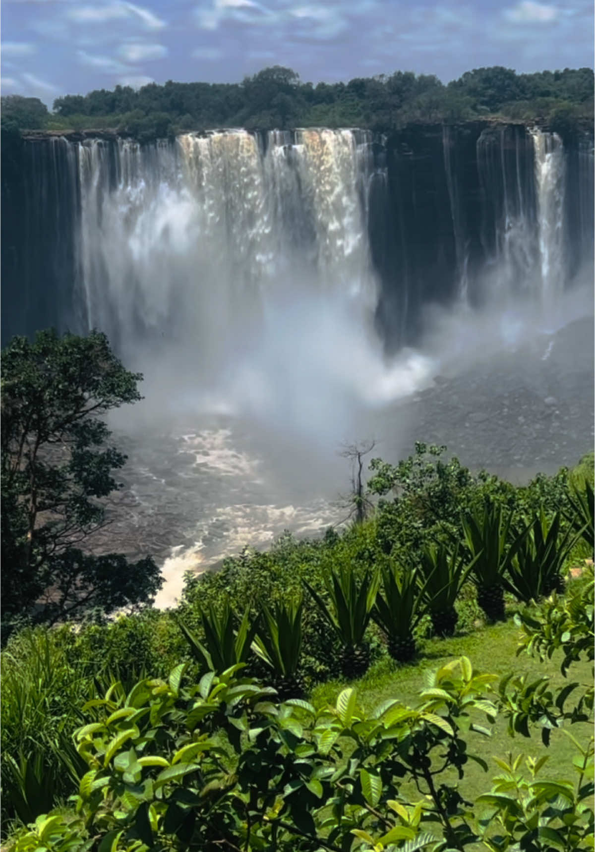 Quedas De Kalandula 🌍 Kalandula Galls 🌍 #travel #foryourpage #fypシ゚viral #nature #views #angola #benguela #luanda #luandaangola😍🇦🇴 #vacation 