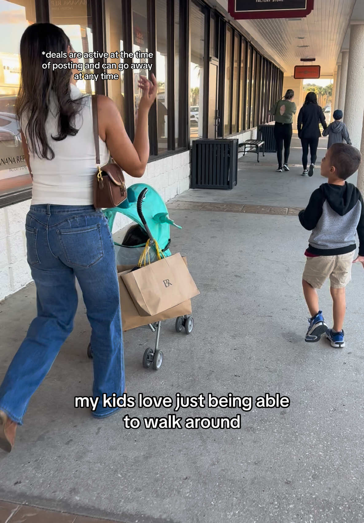 Last-minute shopping at Silver Sands Premium Outlets without the stress of worrying without shipping is the way to go. #disneyoutlet #katespade #francescas #bananarepublic #holidayshopping #giftguide #PremiumOutletFinds #SimonHolidayHaul #ShopatSimon #Sponsored 