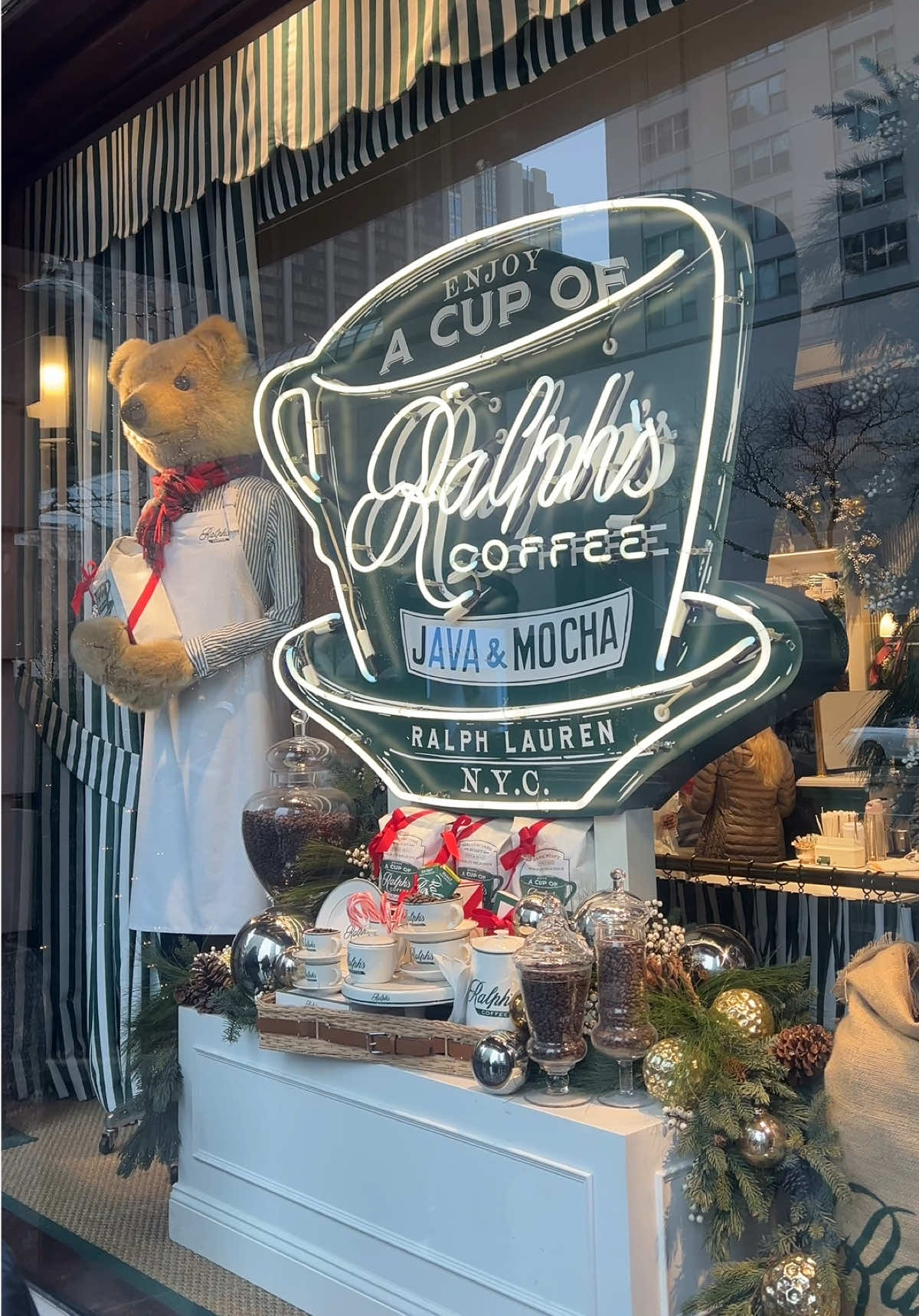The cutest coffee shop ☕️ #fyp #chicago #aesthetic #ralphscoffee #ralphlauren #magnificentmile 