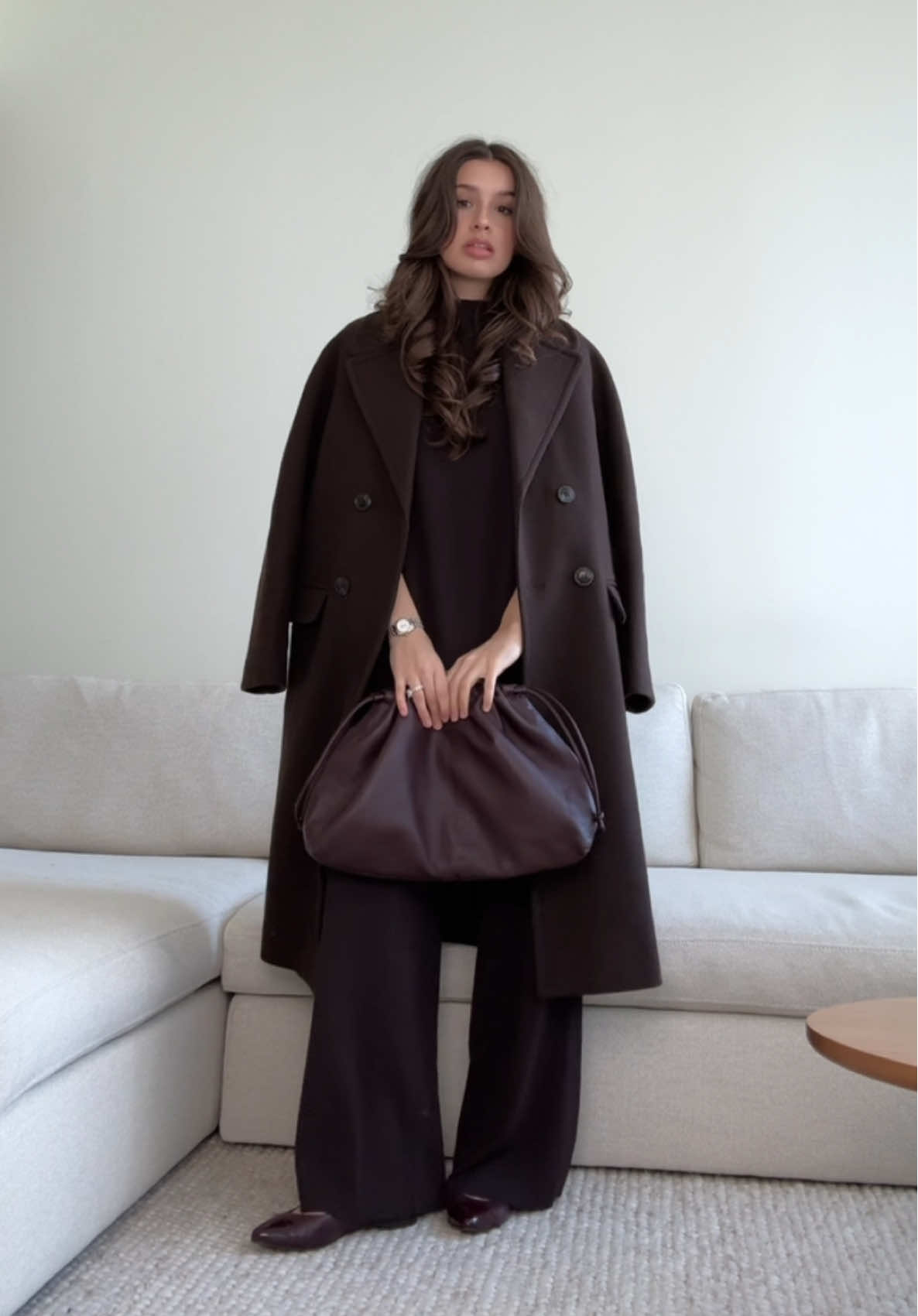 Nothing beats a cozy monochrome look. #lazyday #dressup #howtolookexpensive #elegantstyle #easyoutfitformula #monochrome #classystyle #classyandcomfortableoutfit #howtoimproveyourstyle #casualoutfit #layering #lazydayoutfit 