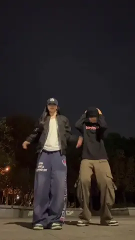 #girlandboy #douyin抖音 #reels有毒 #dancechoreography #fypシ #viralvideo #dance #fyp #popfyp #angelnumber #chrisbrown #ulz_dance0 