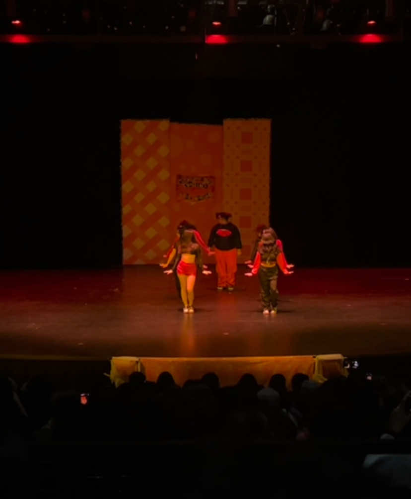 We love a little vogue 🌒✨ #dance #dancing #dancers #moonlight #moonlightdancecompany #voguing #voguedance 