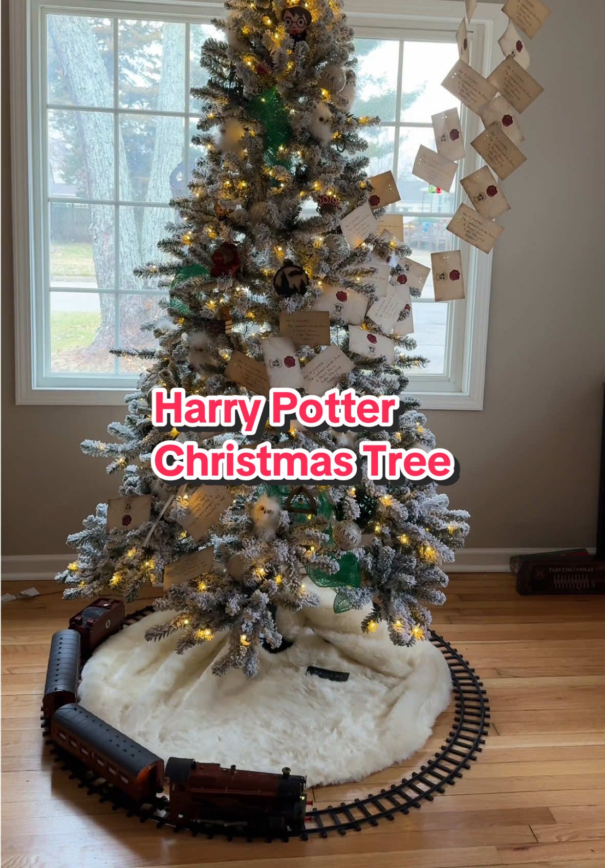 Harry Potter Christmas tree , complete with letters from Hogwarts, Sorting hat and the Hogarts Expresss. #harrypotter #christmasathogwarts  #harrypotterchristmas @Harry Potter 