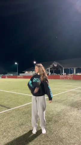 Don’t mind how stupid I look it was freezing @Avërie🧴 #fyp #viral #dance #dancing #dances #dancer #dancin #dc #dancers #cute #fun #pretty #chrismas #cool #background #Soccer #silly #cold #freezing #practice