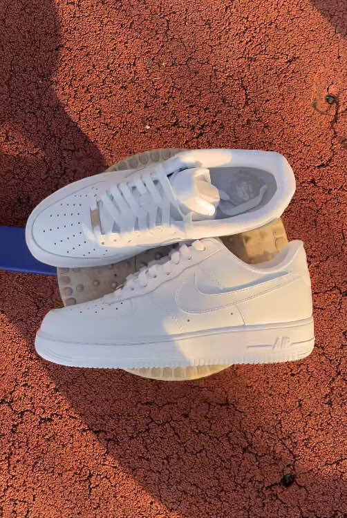 #fashion #tiktokshop #kicks #flyyyyyyyyyyyyy #kick #shoes #sneakers #nike #airforce1 #airforce #nikeairforce1 #airforcewhite 