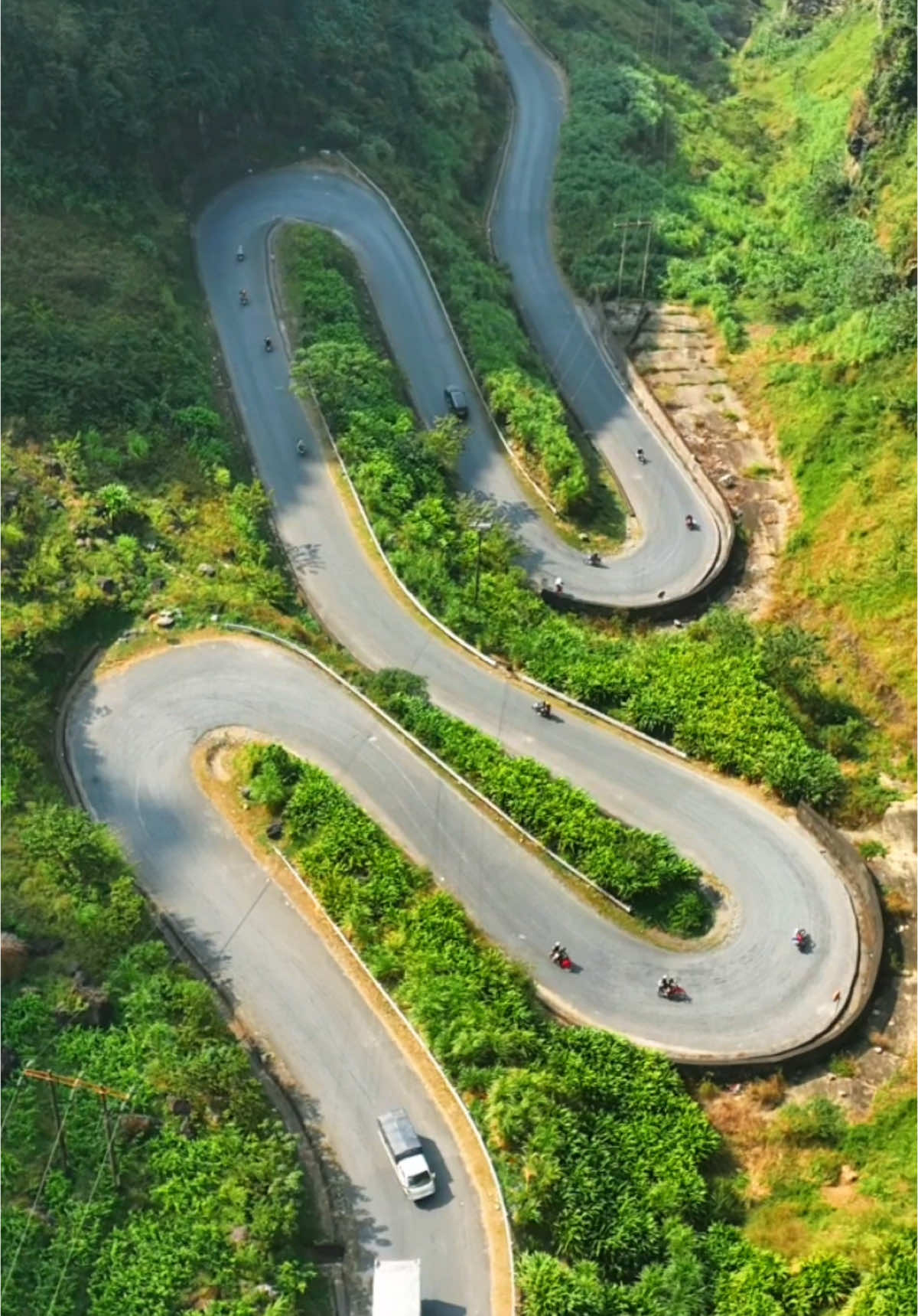 Dốc Thẩm Mã thách thức tay lái các phượt thủ khi đến Hà Giang #hagiang #docthamma #dongvan #docthammahagiang #haionthego 