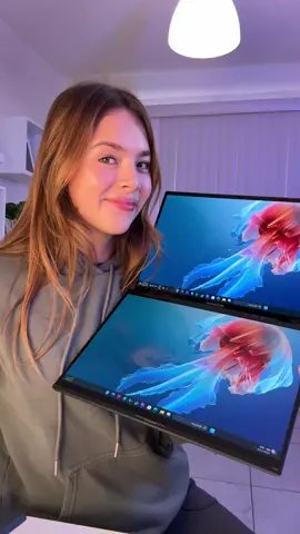 Ahhh que preciosa la Asus Zenbook Duo 🤤 Desde la primera vez que vi esta laptop, quise tenerla en mi manos. Quería ver el desempeño con las dos pantallas y la verdad es que me sorprendió bastante. Tiene muchos detalles interesantes. @ASUS  . . . #laptop #tecnologia #Tech #office #homeoffice #review #asus #zenbook 