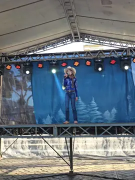primeira vez cantando no palco!! brilha minha princesa mamãe tá aqui pra te aplaudir! #fyp #sertanejo #musica #karaoke #anacastela #boiadeira @Boiadeira 