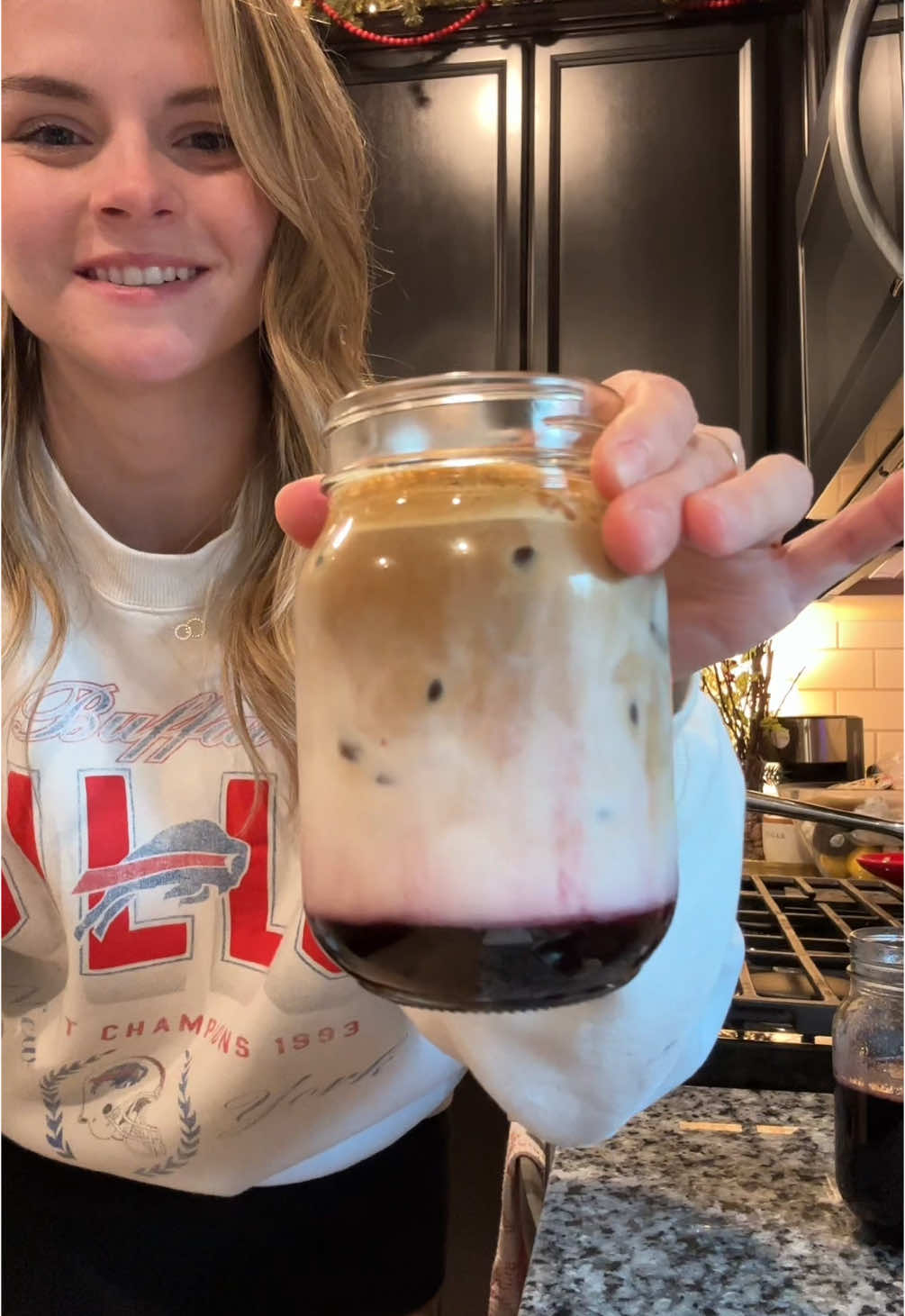 This is the BEST coffee I have ever had in my LIFE 🫶🏻🍒✨😘 #viral #Recipe #cherryvanillalatte 