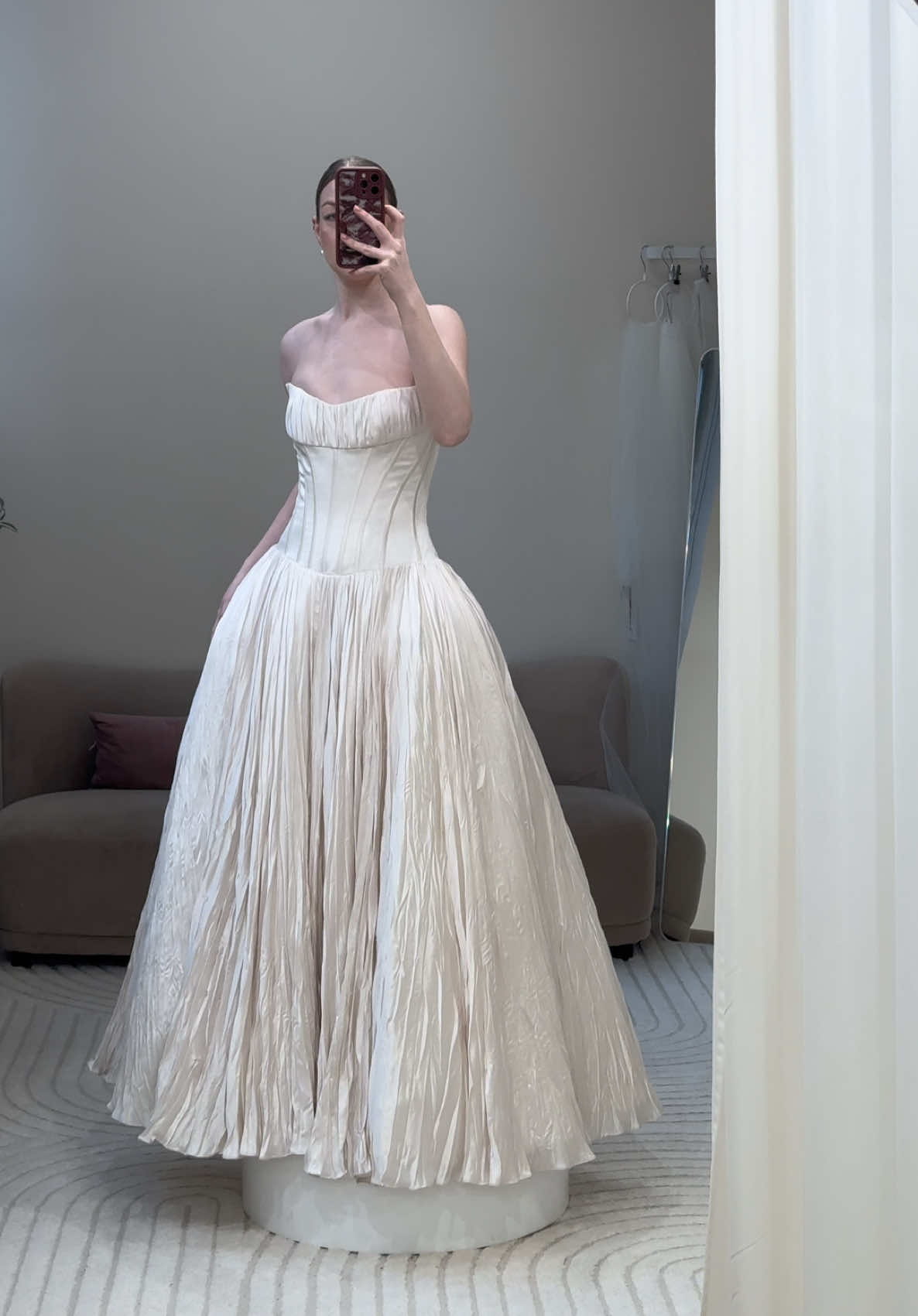 my inner disney princess was activated a closer look at daphne by @FLOURE Studio  #bridalgown #weddingdress #vintagefashion #weddingfashion #bridalfashion #bridalstylist #fyp #foryou #foryoupagе 