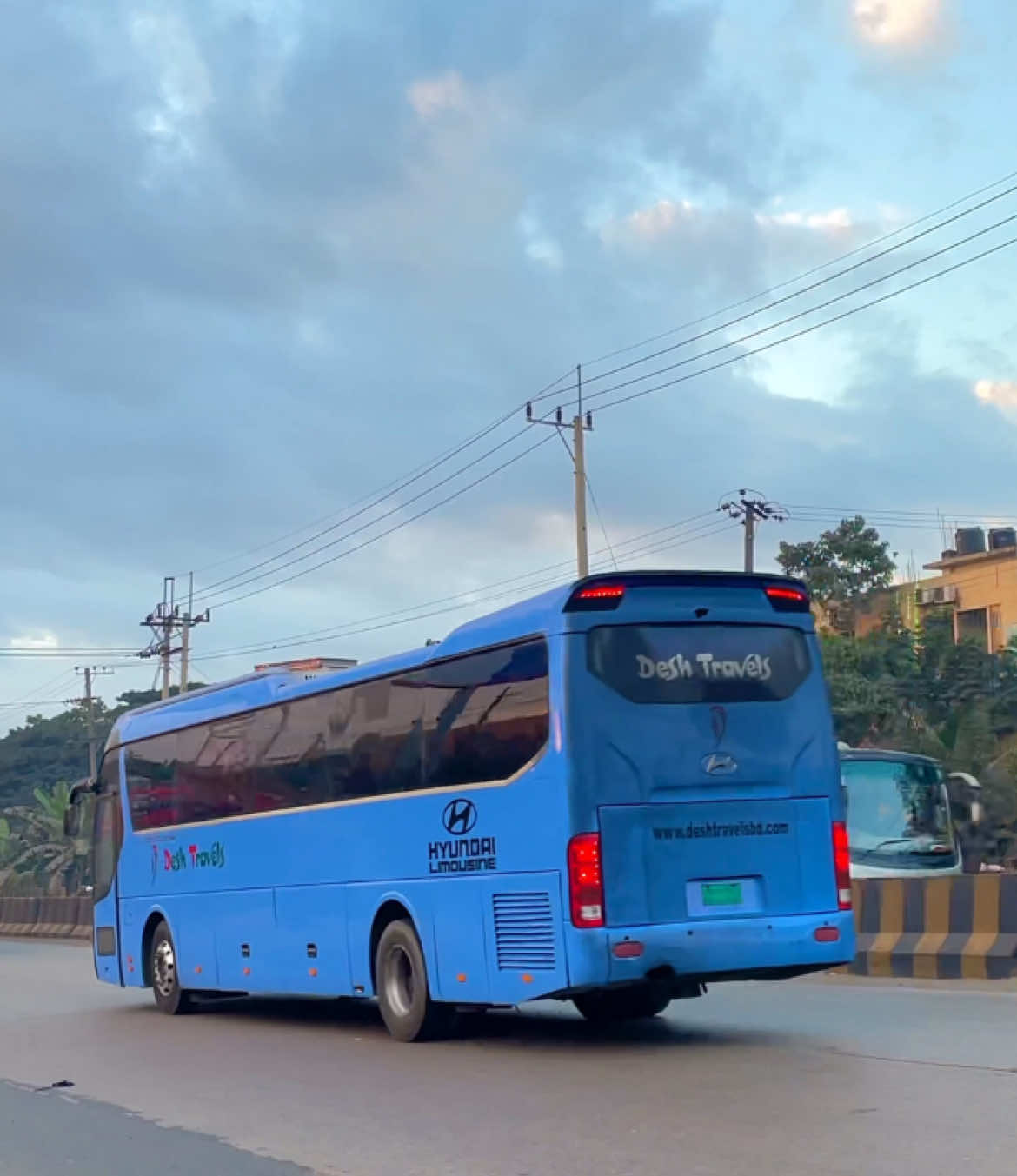 Desh Travels Hyundai #deshtravelsb #hyundai #edit #buslover 