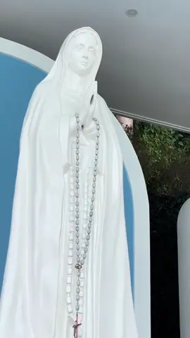 Về bên mẹ con cảm thấy bình yên hạnh phúc  . Đức Mẹ Tà Pao 