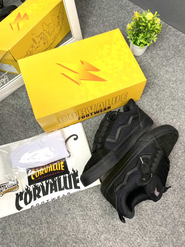 Membalas @John keren banget sih ini kalo dipake ke sekolah😭🔥 #sepatu #sepatugemuk #sepatugendut #corvaluefootwear 