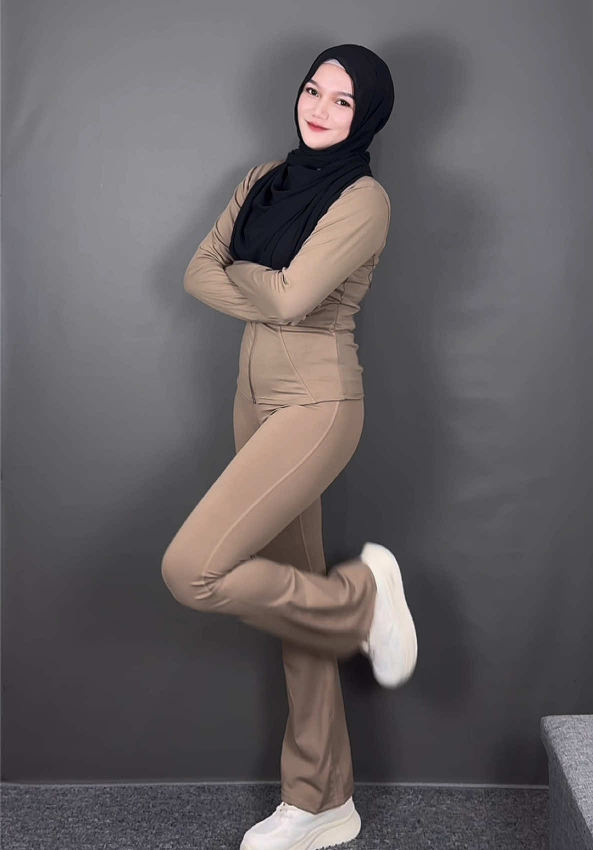 suka bangettt pliss. olahraga auto cakep pake ini mah😍😍 . . . . . . . . . . #GymTok #gym #gymrat #outfitgym #outfitideas #ootdgym #OOTD #outfitinspo 