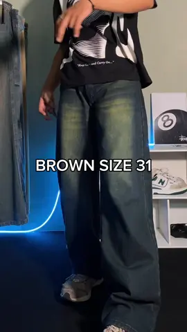 ini yang gua pake warna brown ya derr🫵 gaskan cek di keranjanggg sebelum kehabisan😮‍💨#loosejeans #loosepants #baggypants #celanagombrong #baggyjeans #skenaoutfit #rekomendasioutfit #poisonedbyhan 