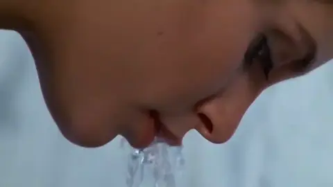 #‏شاغلتني نظرة العين الفتون .. حيرتني ! بالتواعد والوعد .. هي تمون العين والا ما تمـون ليه خذت قلبي وقفت يـا سعـد.#فنان_العرب_محمدعبده #اكسبلور_نشــــــــــــــــررر #يسعدلي__اوقاتڪۘم_حبايبي♥️🕊 